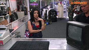 Sexy latin chick selling a TV got some cash for some sex